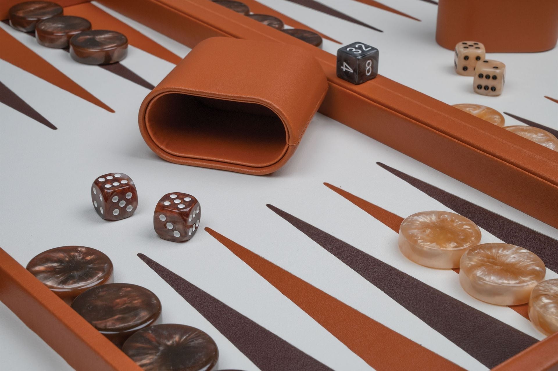 Backgammon style Cuir - GM - Caramel - Backgammon en cuir vegan - Rouge et Noir
