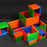 Carree - Naef - Jeu de construction design cadeau bel objet - Rouge et Noir