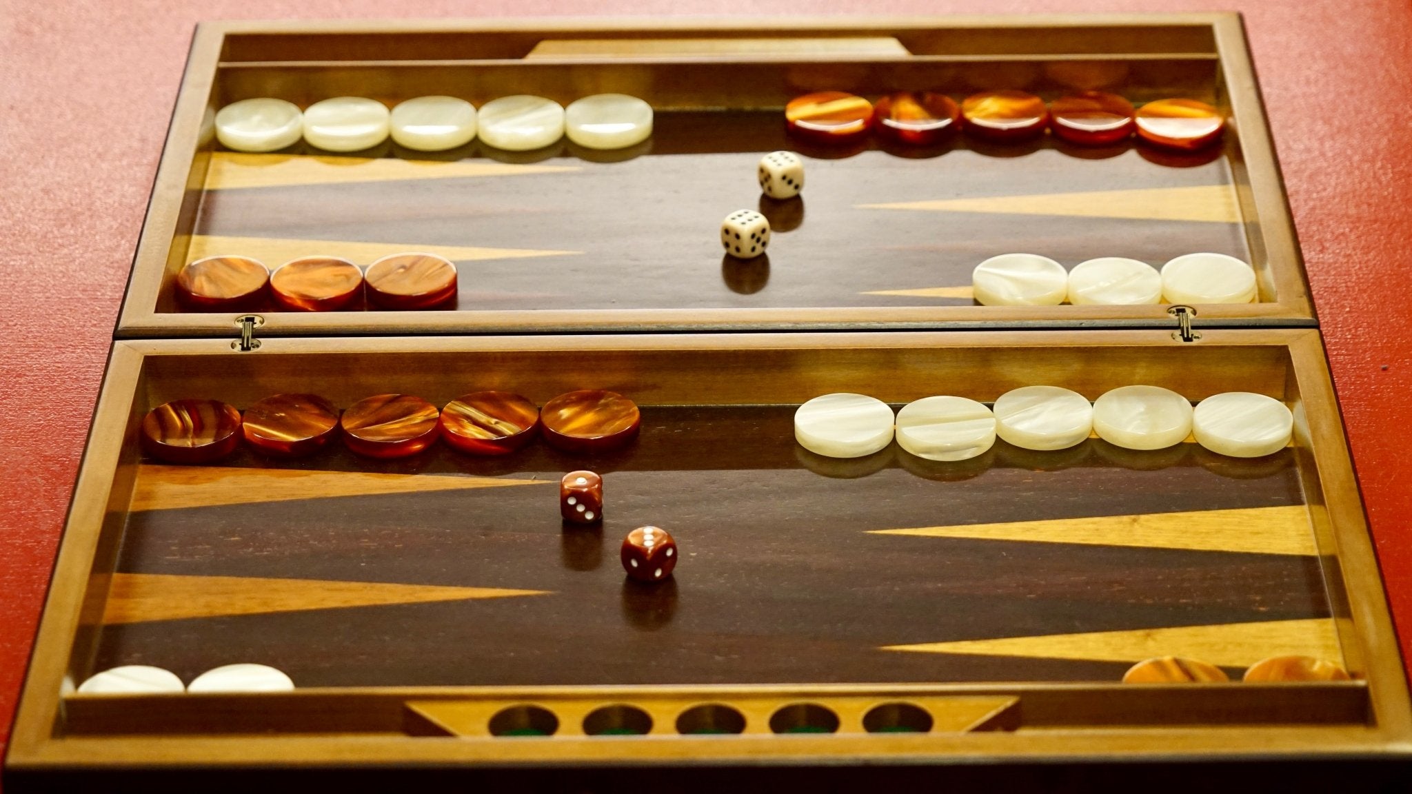 Collection - Backgammon ancien - Backgammon en bois marqueté ancien - Rouge et Noir