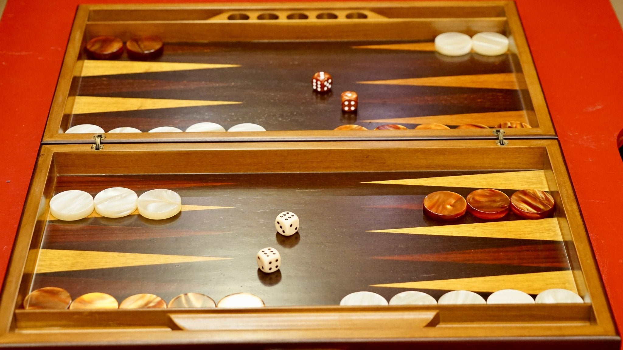 Collection - Backgammon ancien - Backgammon en bois marqueté ancien - Rouge et Noir