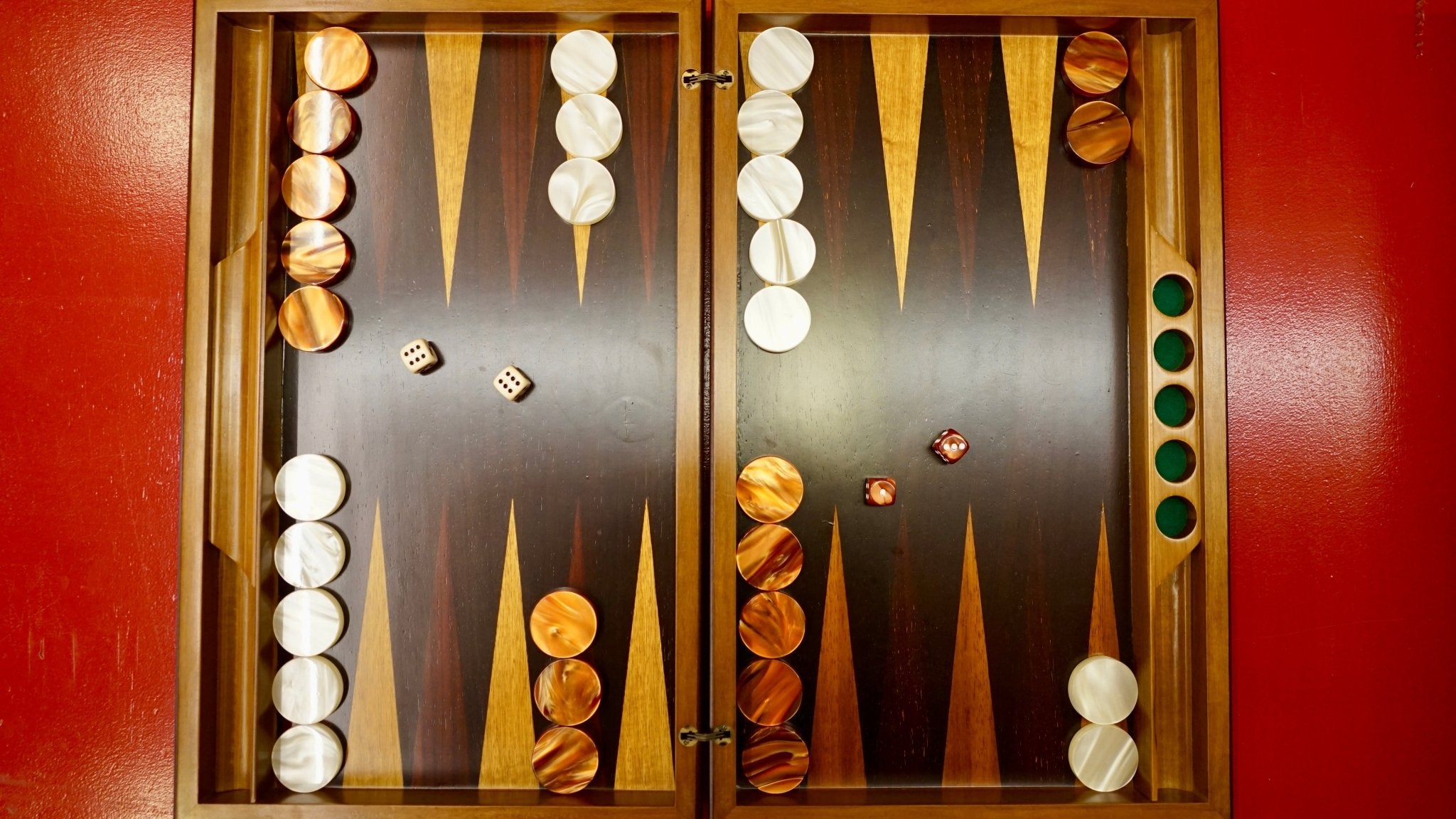 Collection - Backgammon ancien - Backgammon en bois marqueté ancien - Rouge et Noir