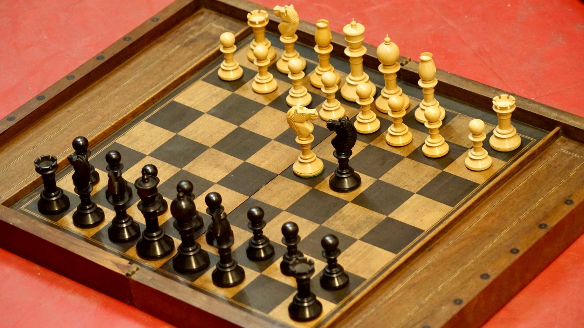 Collection - Ensemble Jeu d'échecs ancien Northern Upright - Antiquités / Jeux anciens - Rouge et Noir