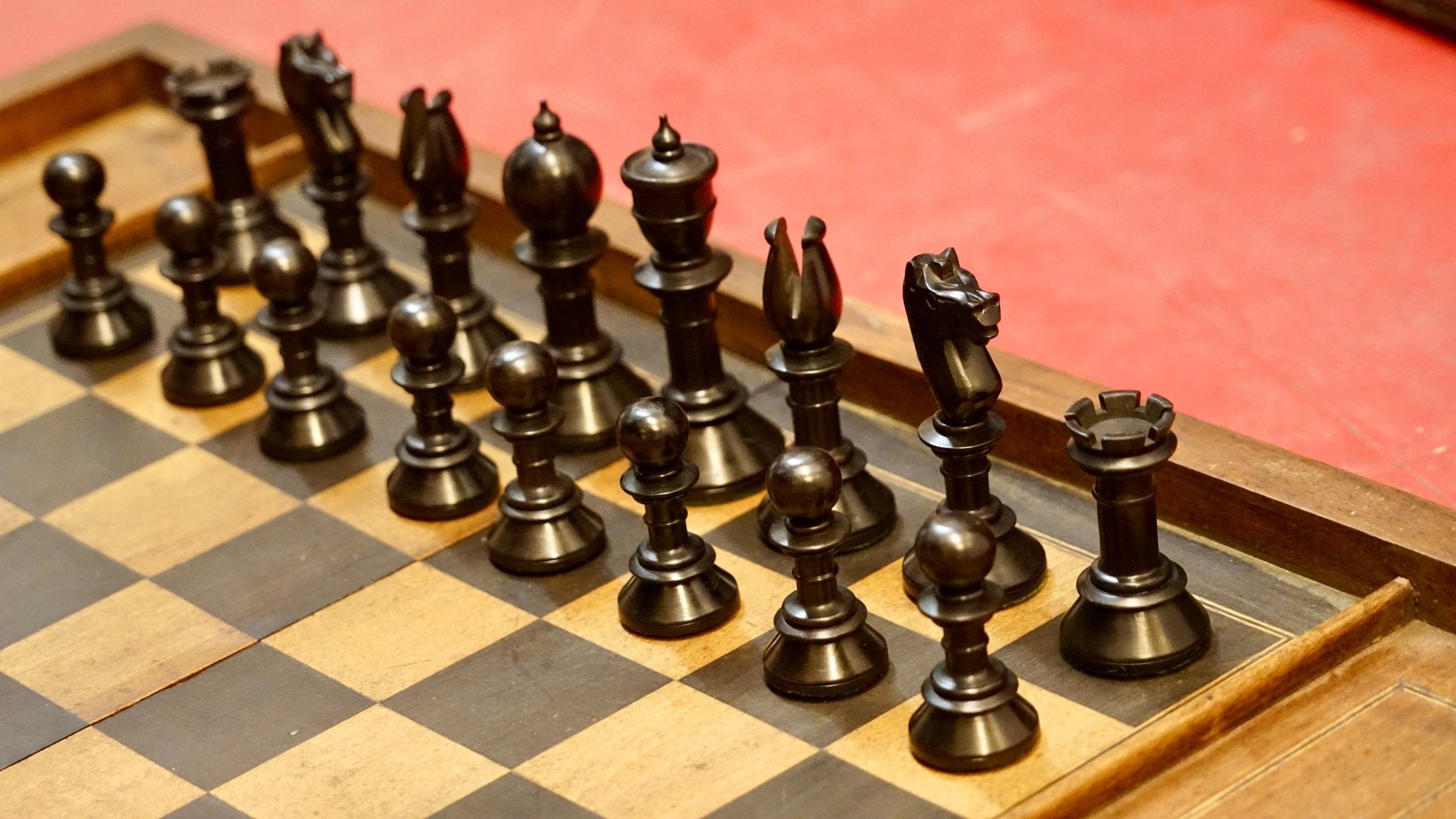 Collection - Ensemble Jeu d'échecs ancien Northern Upright - Antiquités / Jeux anciens - Rouge et Noir