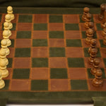 Ensemble d'échecs roulable magnétique - Cuir véritable - Vert / intérieur doré - ensemble d'échecs luxe classique jeu d'échecs échecs de voyage en cuir véritable - Rouge et Noir