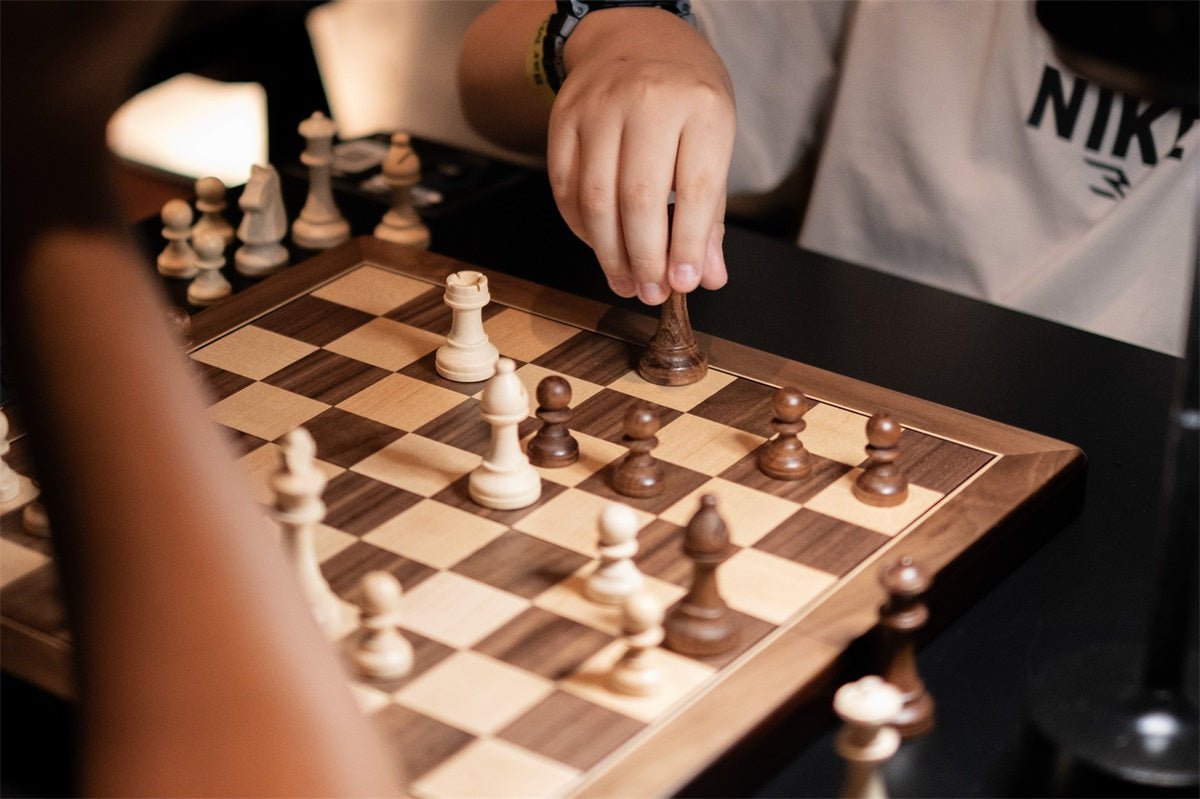 Ensemble jeu d'échecs en noyer et érable - pliant - 38 cm - Coffre d'échecs et jeu d'échecs de voyage - Rouge et Noir
