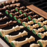 Ensemble jeu d'échecs en noyer et érable - pliant - 38 cm - Coffre d'échecs et jeu d'échecs de voyage - Rouge et Noir