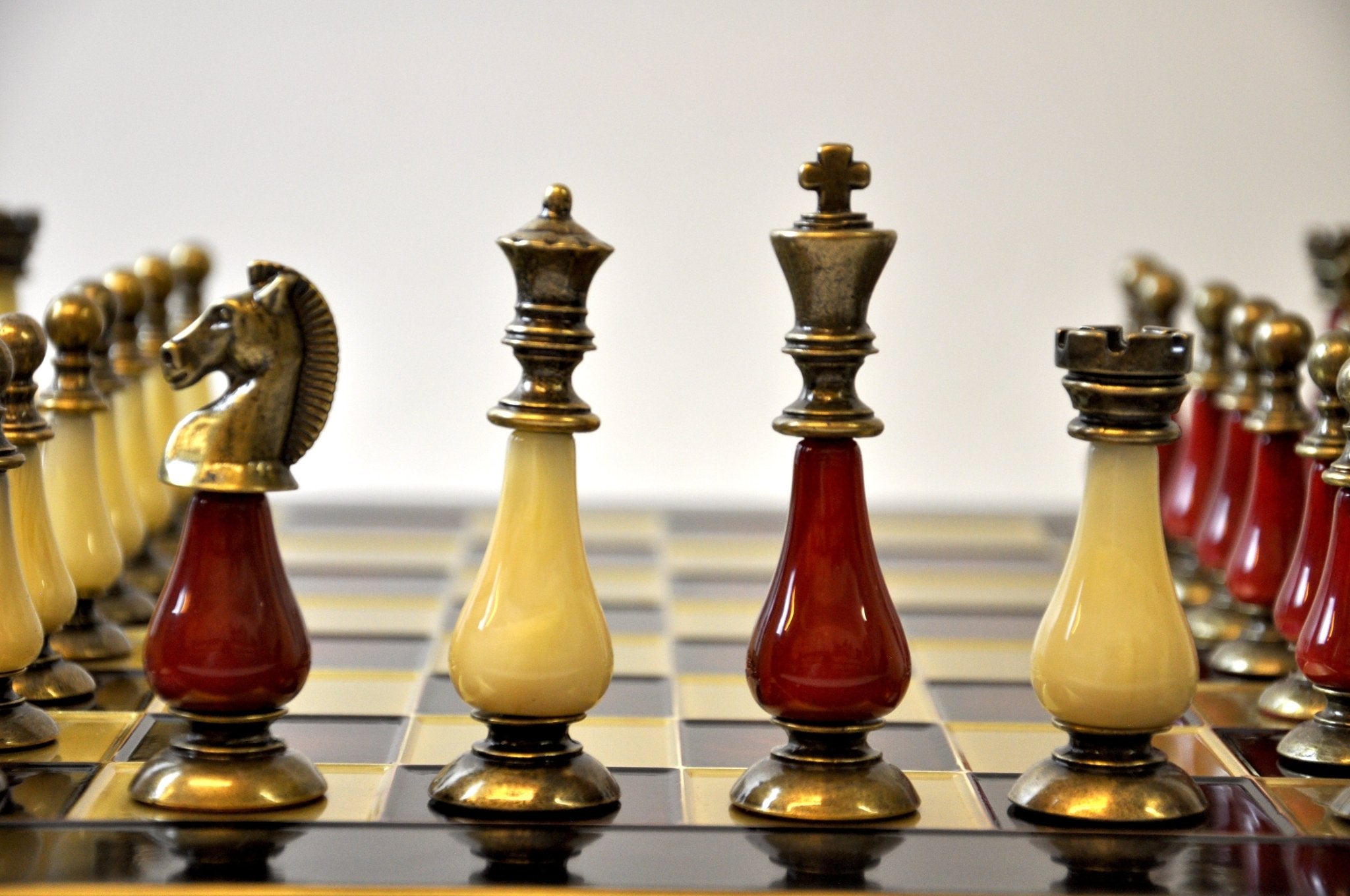 Ensemble Luxe Métal et Perle - Rouge et Or - ensemble d'échecs classique et décoratif luxe - Rouge et Noir