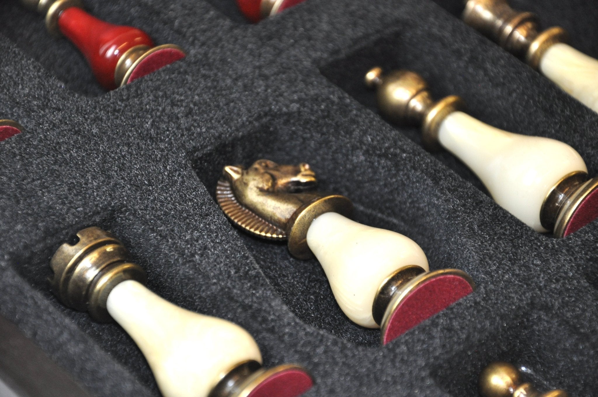 Ensemble Luxe Métal et Perle - Rouge et Or - ensemble d'échecs classique et décoratif luxe - Rouge et Noir