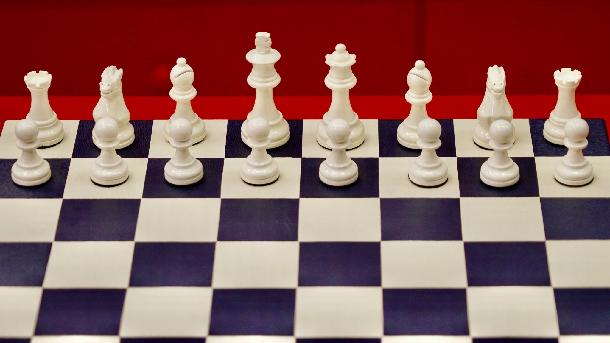 Jeu d'échecs en marqueterie de cuir - Exemplaire unique - Fabrication française - ensemble d'échecs luxe classique jeu d'échecs en cuir véritable - Rouge et Noir