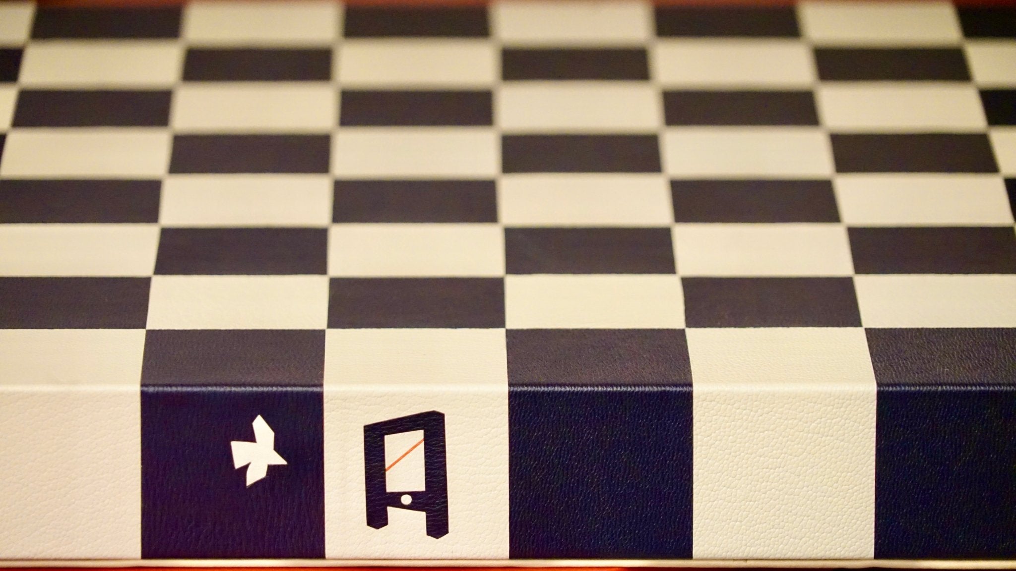 Jeu d'échecs en marqueterie de cuir - Exemplaire unique - Fabrication française - ensemble d'échecs luxe classique jeu d'échecs en cuir véritable - Rouge et Noir