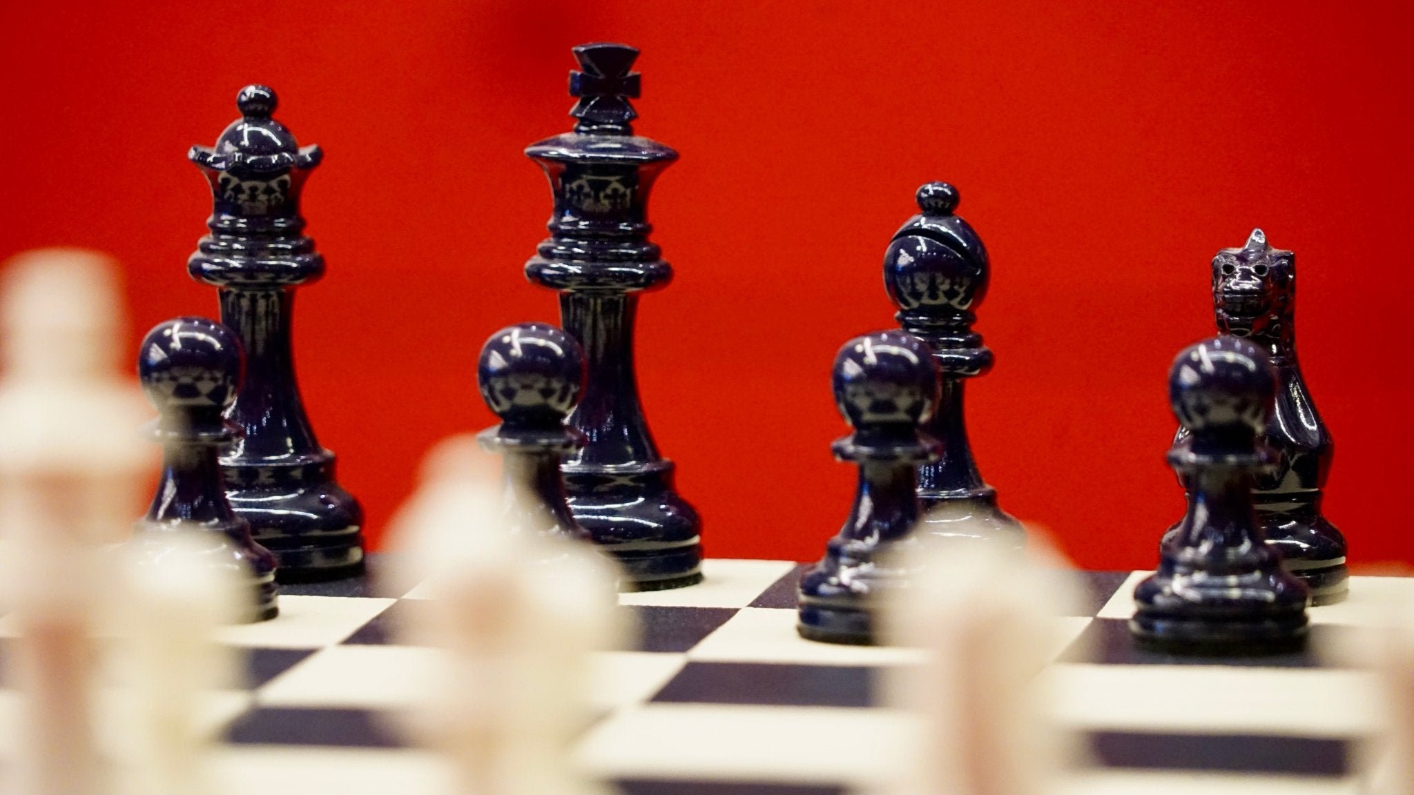 Jeu d'échecs en marqueterie de cuir - Exemplaire unique - Fabrication française - ensemble d'échecs luxe classique jeu d'échecs en cuir véritable - Rouge et Noir