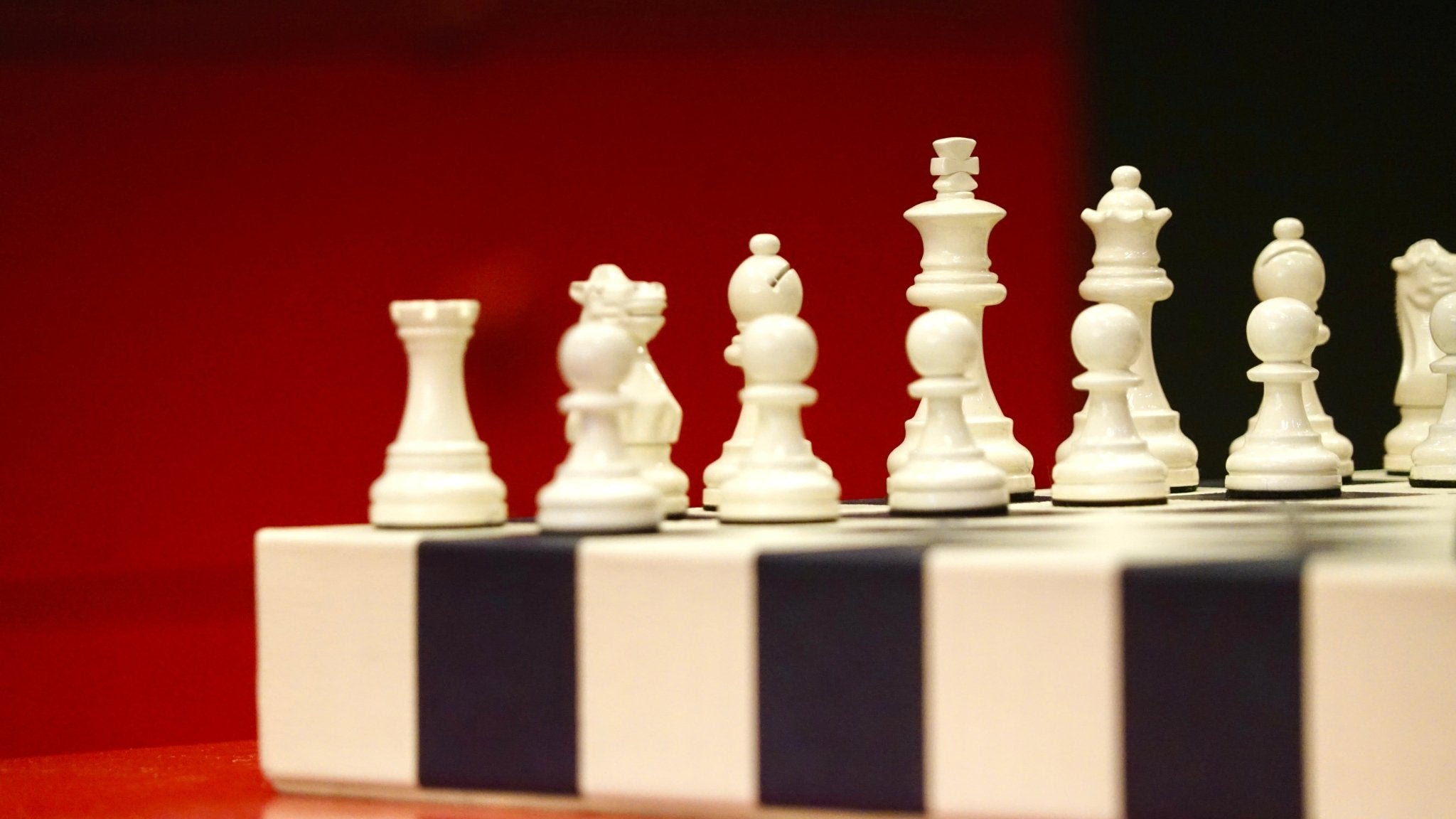 Jeu d'échecs en marqueterie de cuir - Exemplaire unique - Fabrication française - ensemble d'échecs luxe classique jeu d'échecs en cuir véritable - Rouge et Noir