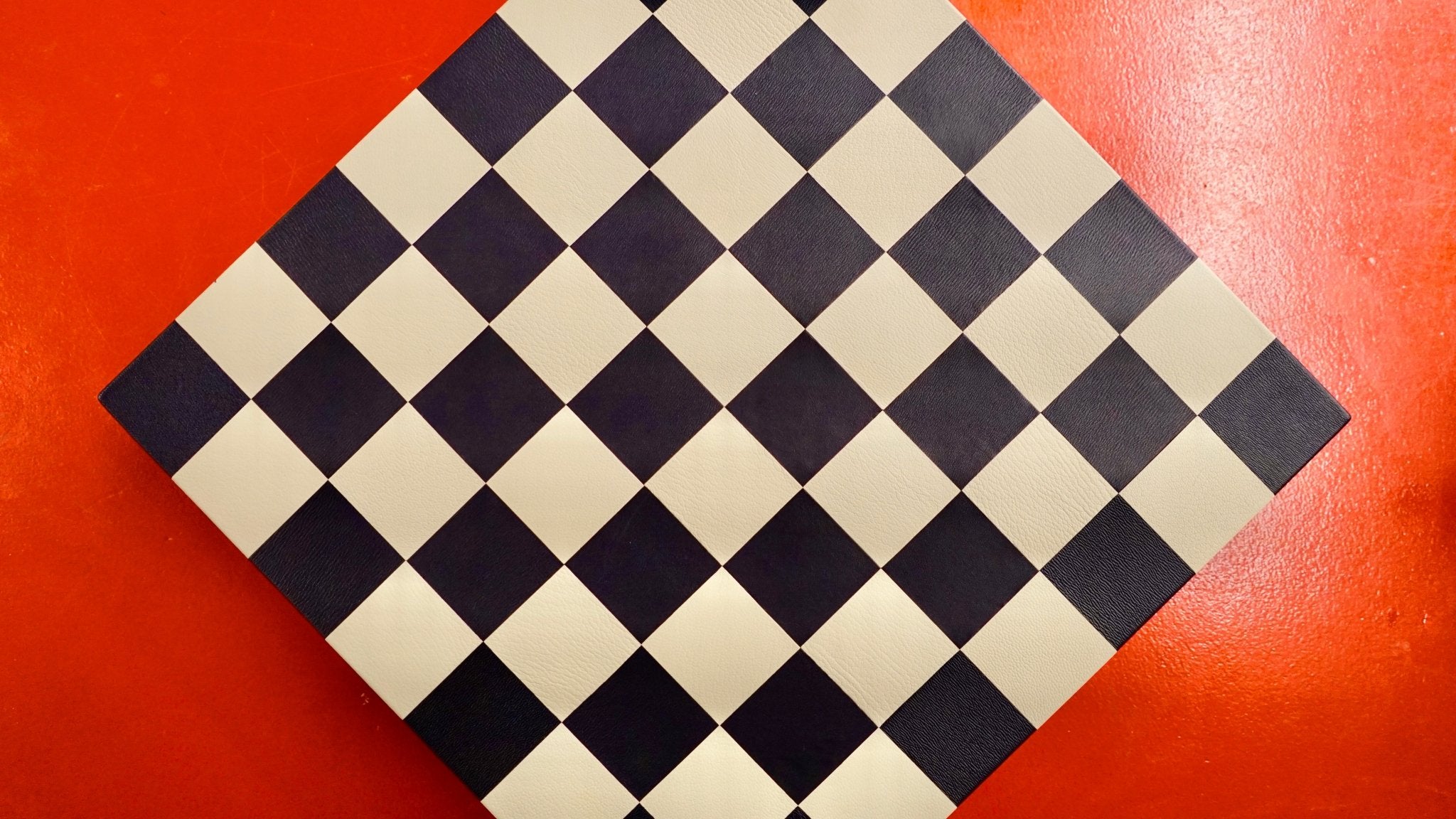 Jeu d'échecs en marqueterie de cuir - Exemplaire unique - Fabrication française - ensemble d'échecs luxe classique jeu d'échecs en cuir véritable - Rouge et Noir