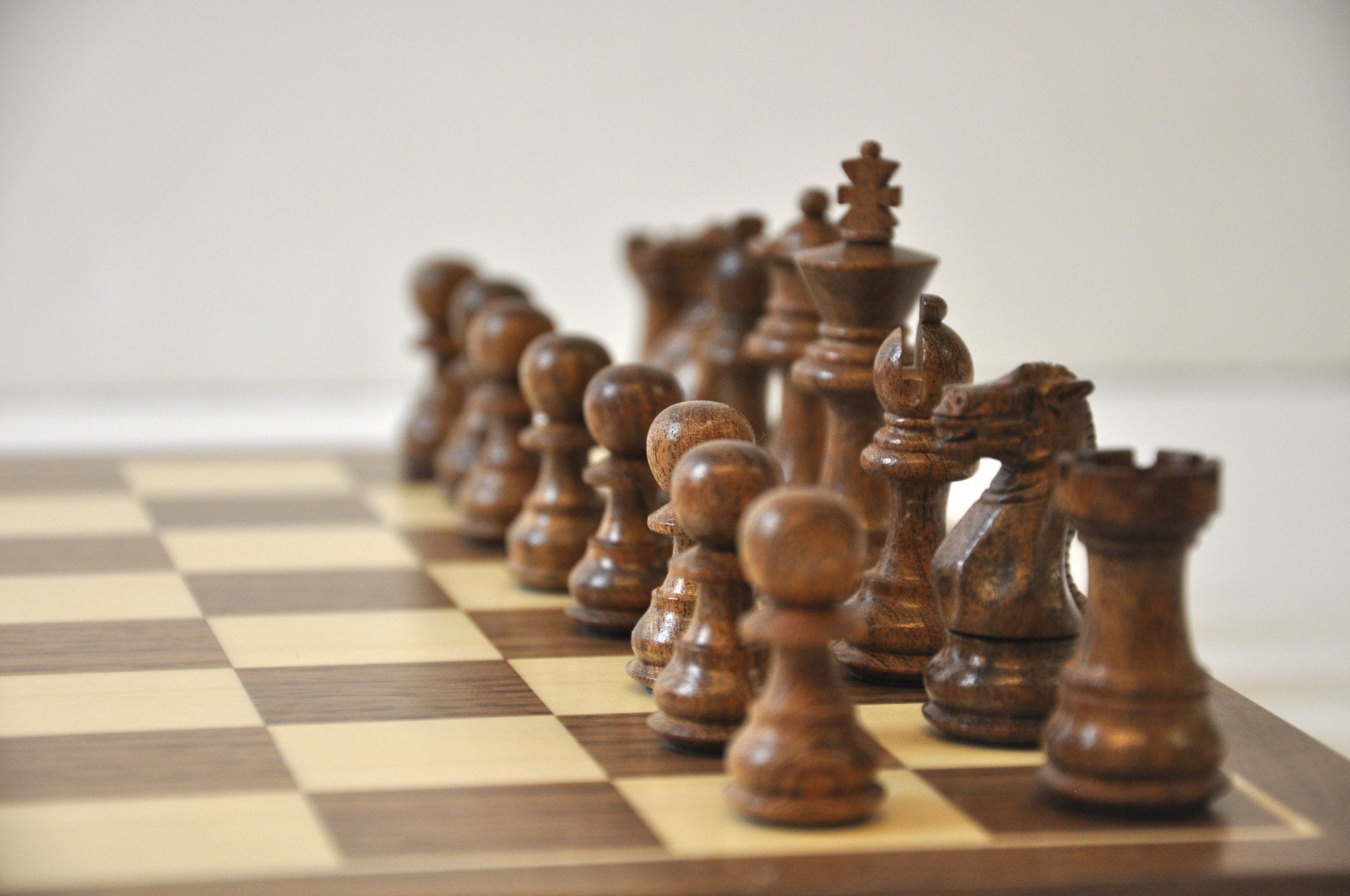 Pièces Ultime - Acacia / Taille 2 - jeu d'échecs pièces d'échecs classiques - Rouge et Noir