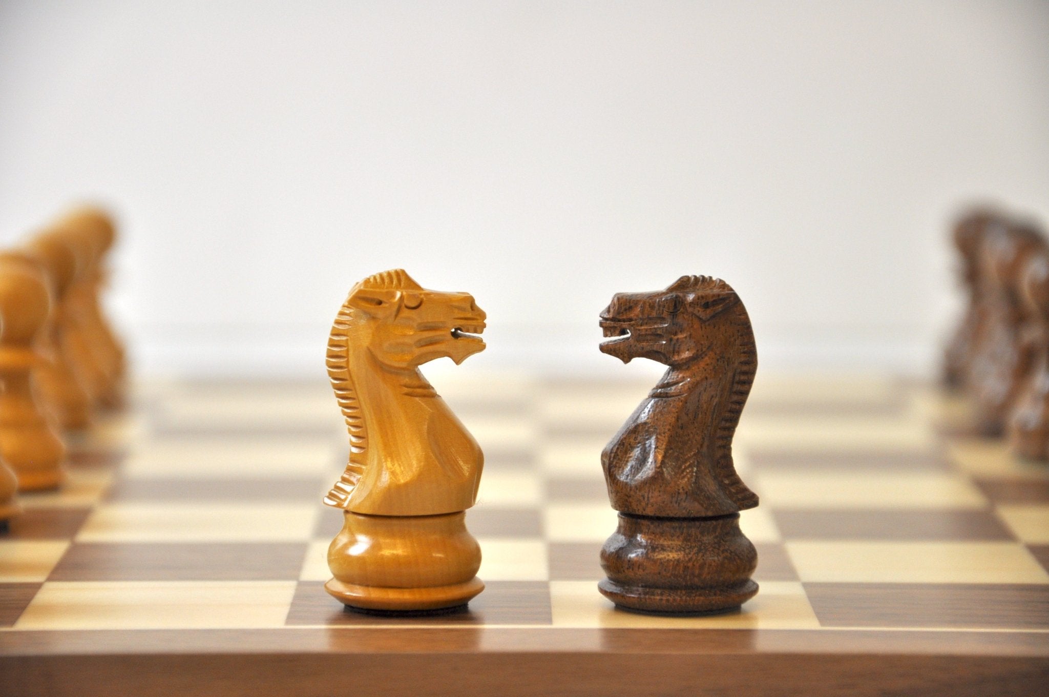 Pièces Ultime - Acacia / Taille 2 - jeu d'échecs pièces d'échecs classiques - Rouge et Noir