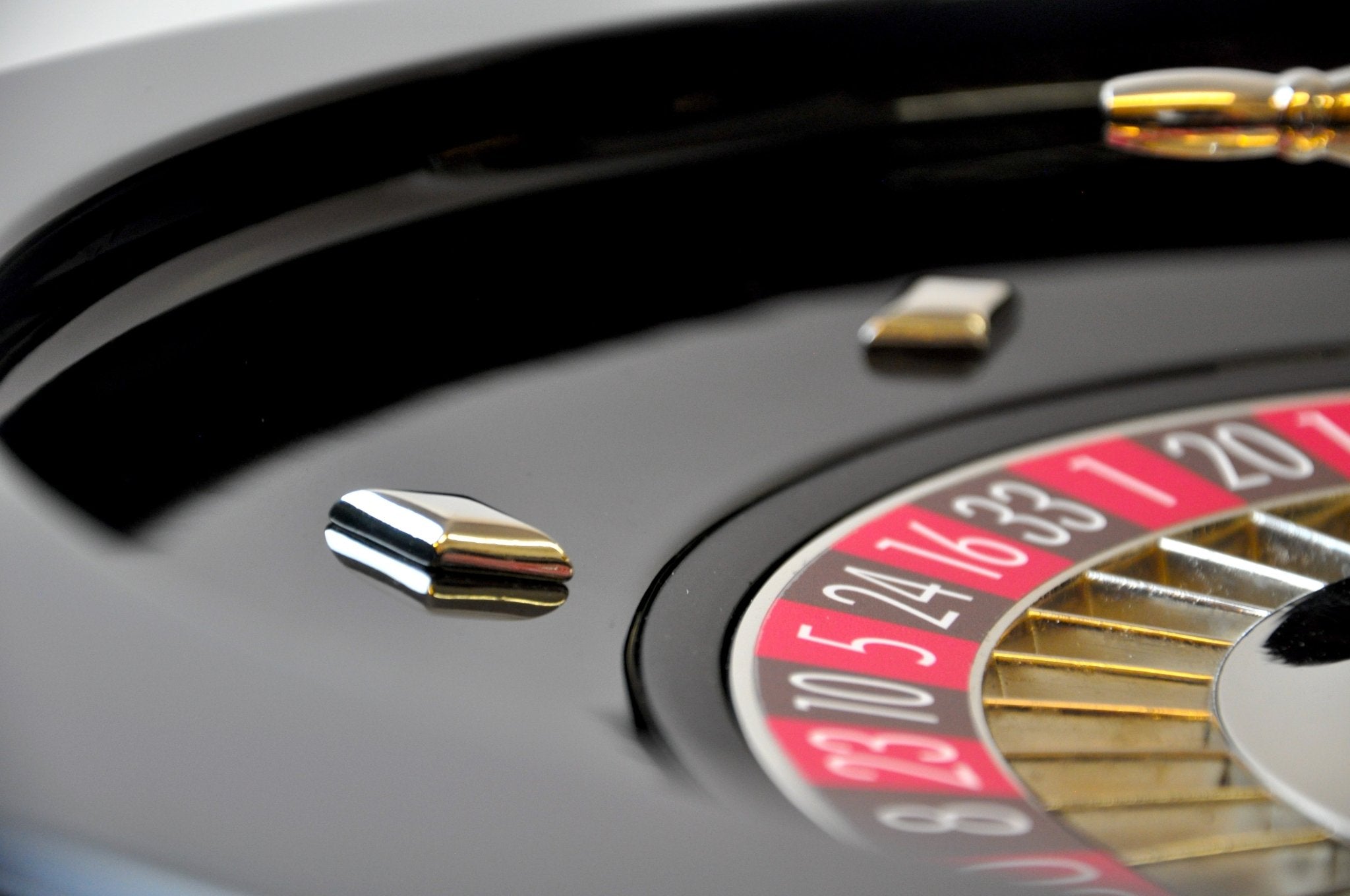 Roulette en Bois - Laquée Noir - 45 cm - roulette simple - Rouge et Noir