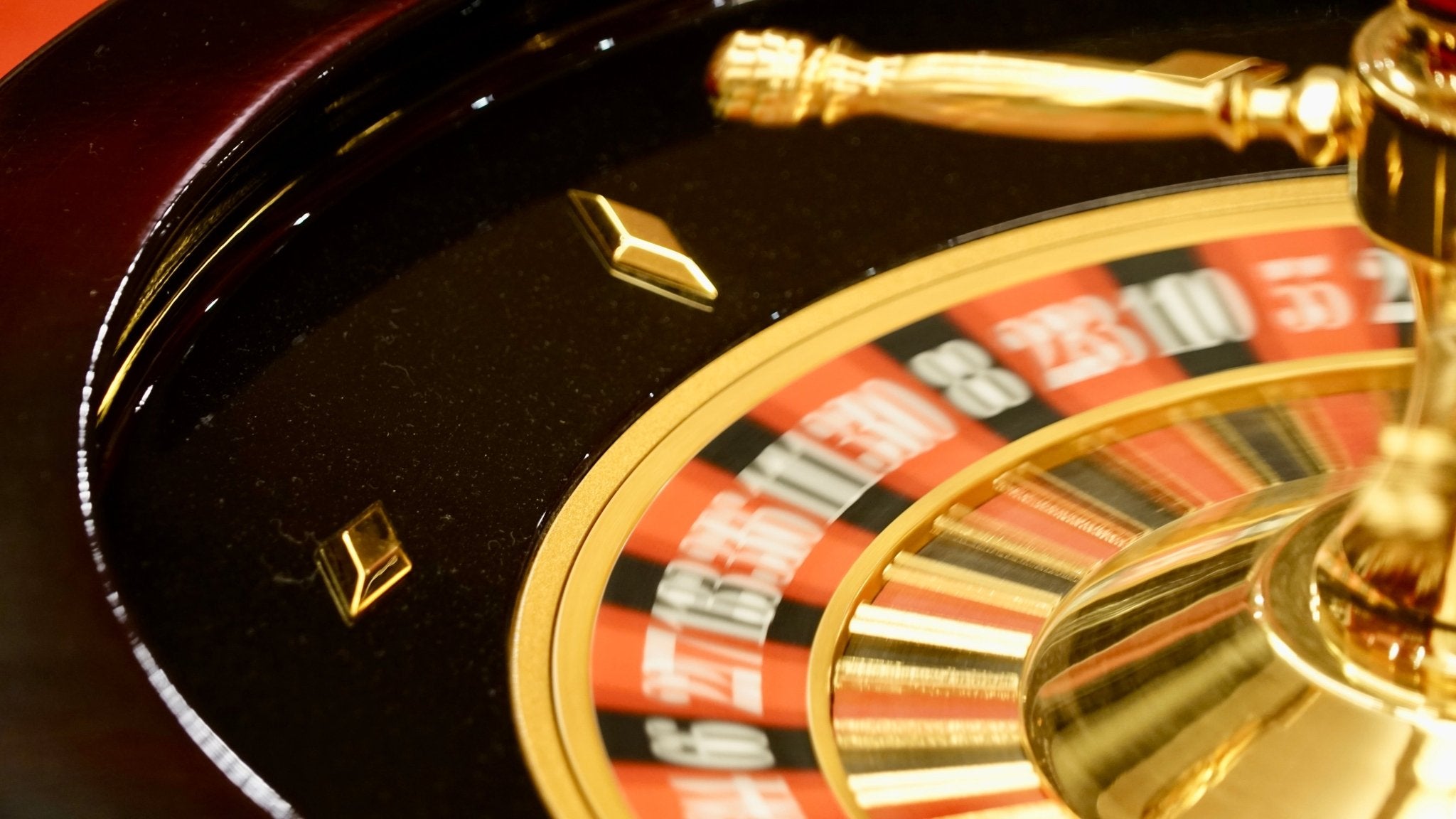 Roulette Romagnoli - Acajou - 60 cm - roulette simple en bois cadeau bel objet - Rouge et Noir
