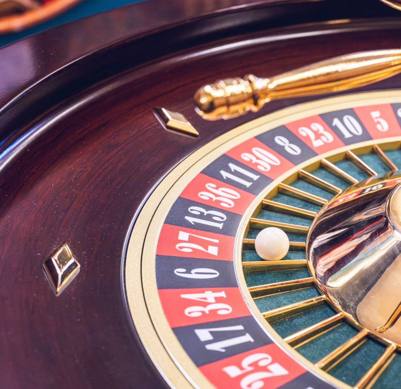 Roulette Romagnoli - Acajou - 60 cm - roulette simple en bois cadeau bel objet - Rouge et Noir